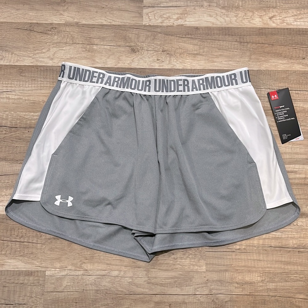 Under Armour gray women’s shorts heat gear loose large L